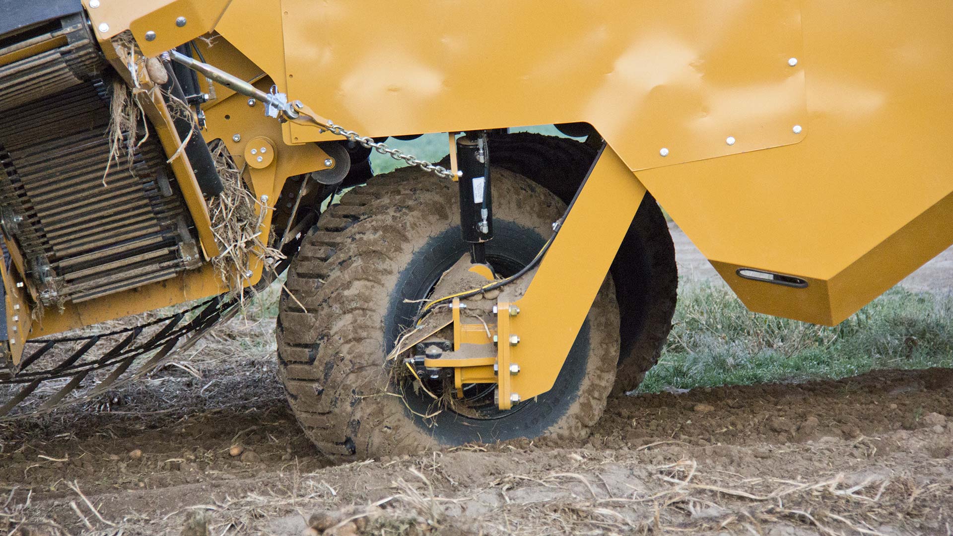 6500 Series Windrowers Fast, HighCapacity Potato Harvesting Machines